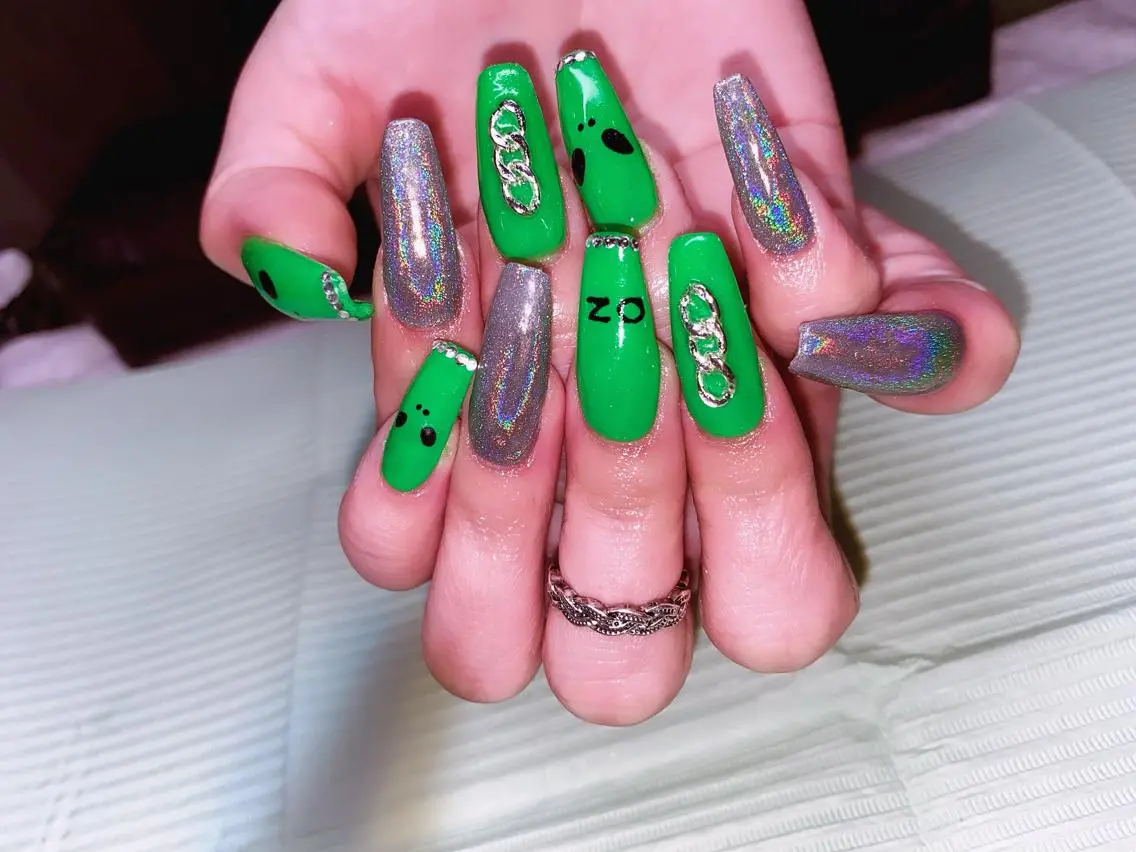 ネイル アートネイル ストーンネイル nail salon azuのネイルデザイン