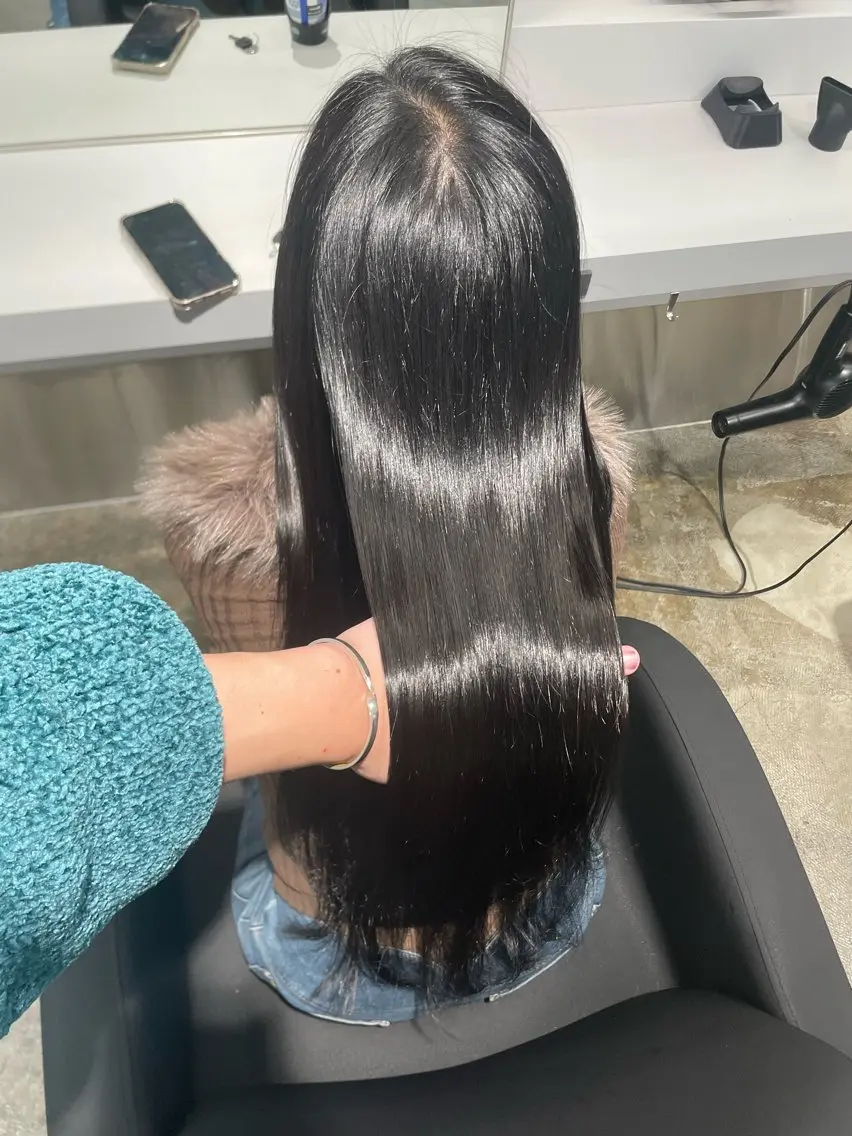 ロング カラー アッシュ アッシュブラック 黒髪 カット 縮毛矯正 トリートメント 🫧透明感/美髪🫧 Hiroakiのヘアスタイル