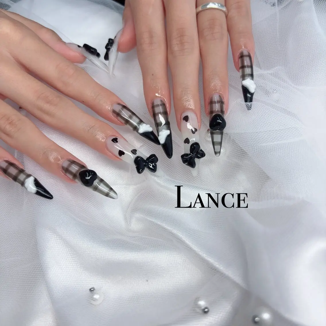 ネイル オーロラネイル フットネイル 氷ネイル・うるうるネイル キラキラネイル 韓国ネイル ハンドネイル Lance nailのネイルデザイン