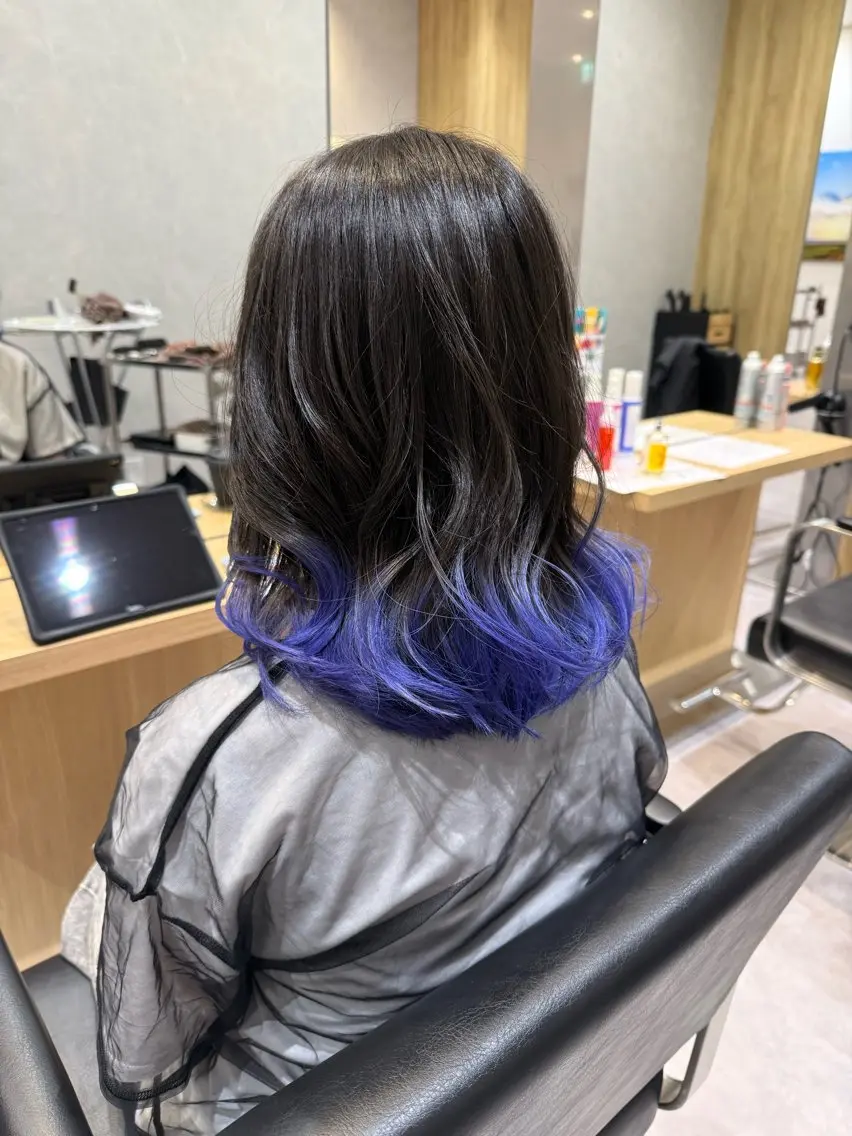 ミディアム カラー ブリーチ ブルーカラー 透明感カラー ネイビーカラー シルバー カット ヘアカラー トリートメント 長谷川 紗羅のヘアスタイル