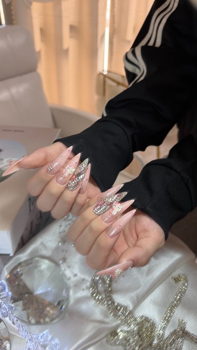 ネイル ピンク ストーンネイル nail salon Dreamsのネイルデザイン