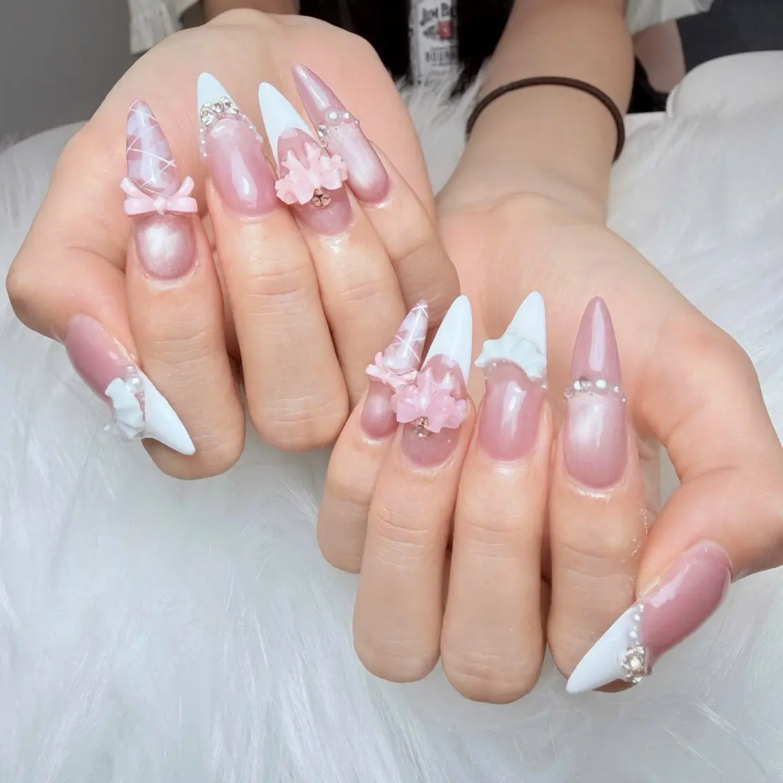 ネイル オーロラネイル 長さ出し フレンチネイル ジェルネイル マグネットネイル ハンドネイル KITTY nailsのネイルデザイン