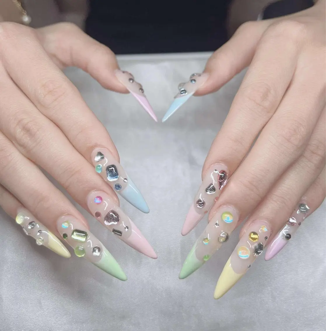 ネイル 長さ出し グラデーション 卒業式 キラキラネイル マグネットネイル ハンドネイル Lee Nailsのネイルデザイン