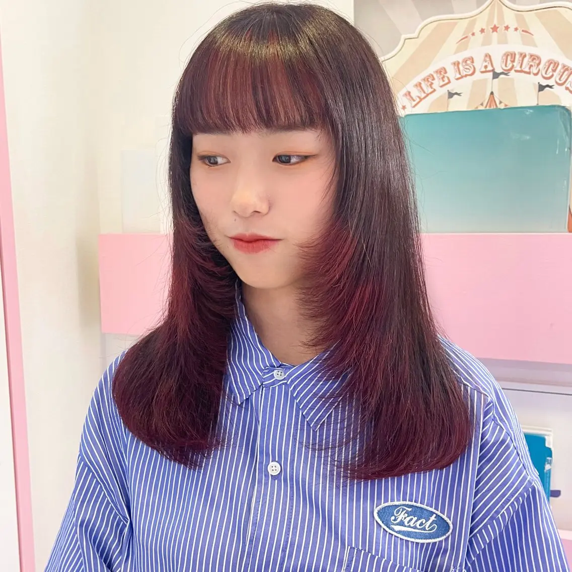 セミロング カラー デザインカラー レッドカラー レイヤーカット 🎀ミルクティー/暖 色×レイヤー/マリアのヘアスタイル