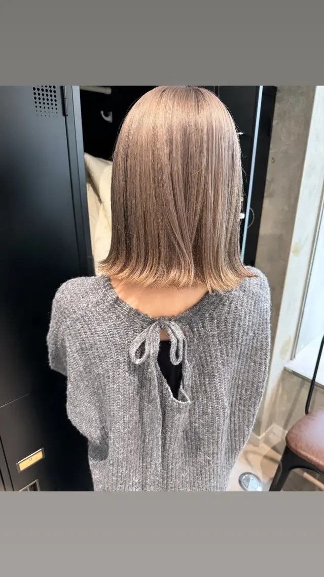 ミディアム カラー パーマ ヘアアレンジ グレージュ ミルクティーグレージュ ボブ ヘアカラー ハイトーン特化🤍 浦住のヘアスタイル