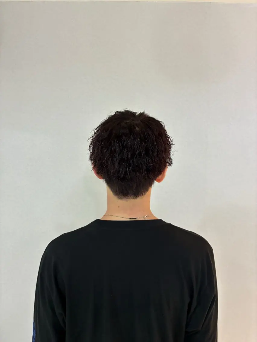カラー パーマ メンズ メンズパーマ ツイストスパイラルパーマ ブラウンカラー スパイラルパーマ ハナダ メイのヘアスタイル