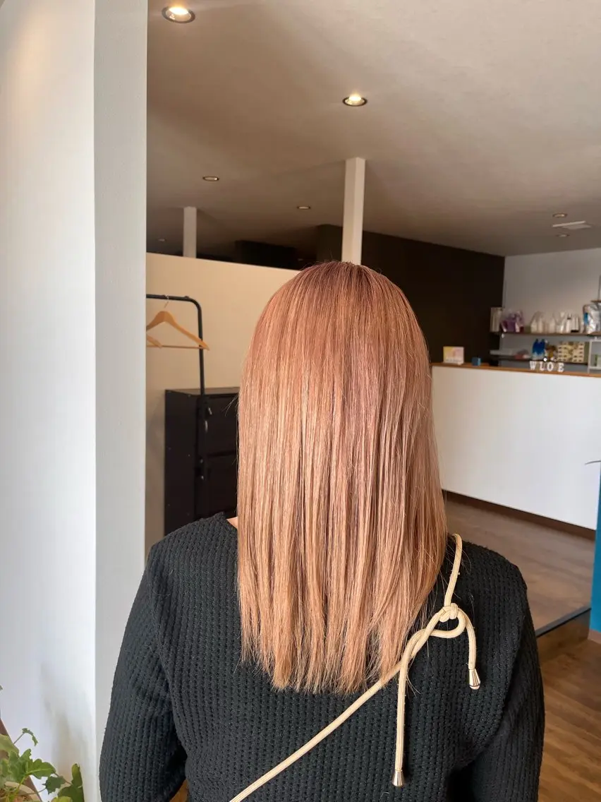セミロング カラー 栗原 志穂のヘアスタイル