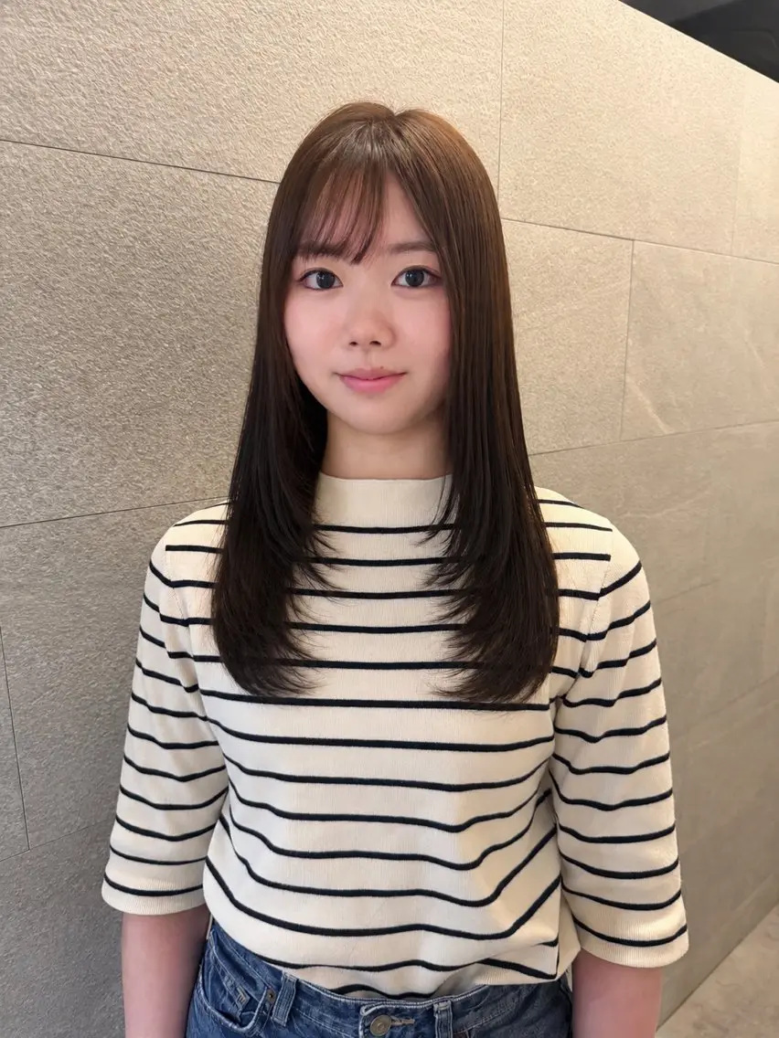 セミロング カラー she. momonoのヘアスタイル