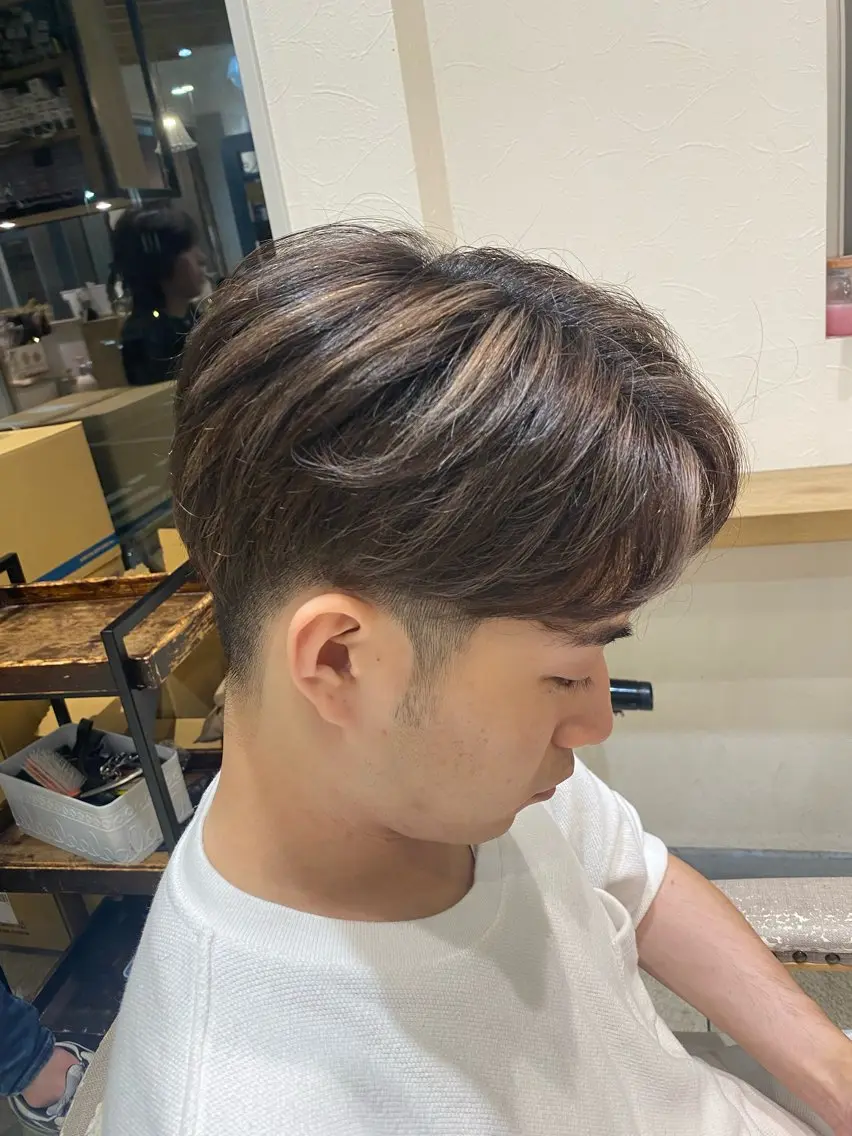 ショート メンズ メンズブリーチ メンズハイライト ハイライト 池西 佳穂のヘアスタイル