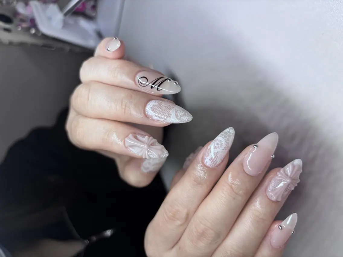 ネイル アートネイル オーロラネイル フレンチネイル ジェルネイル ガラスフレンチ JISOO ANA.CHUOのネイルデザイン