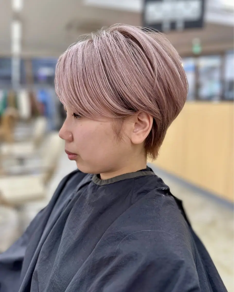 ショート HONOKA/ ハイトーン艶カラーのヘアスタイル