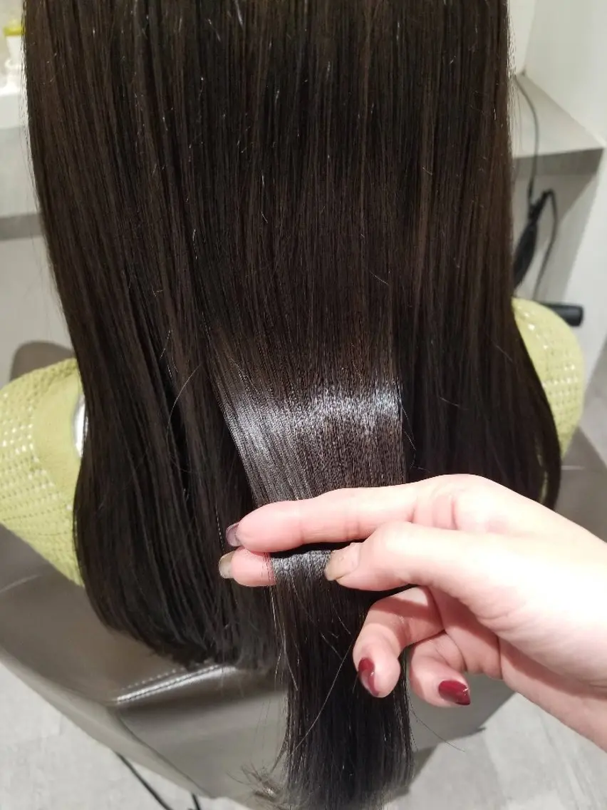 カラー ロング 森下 栞奈のヘアスタイル