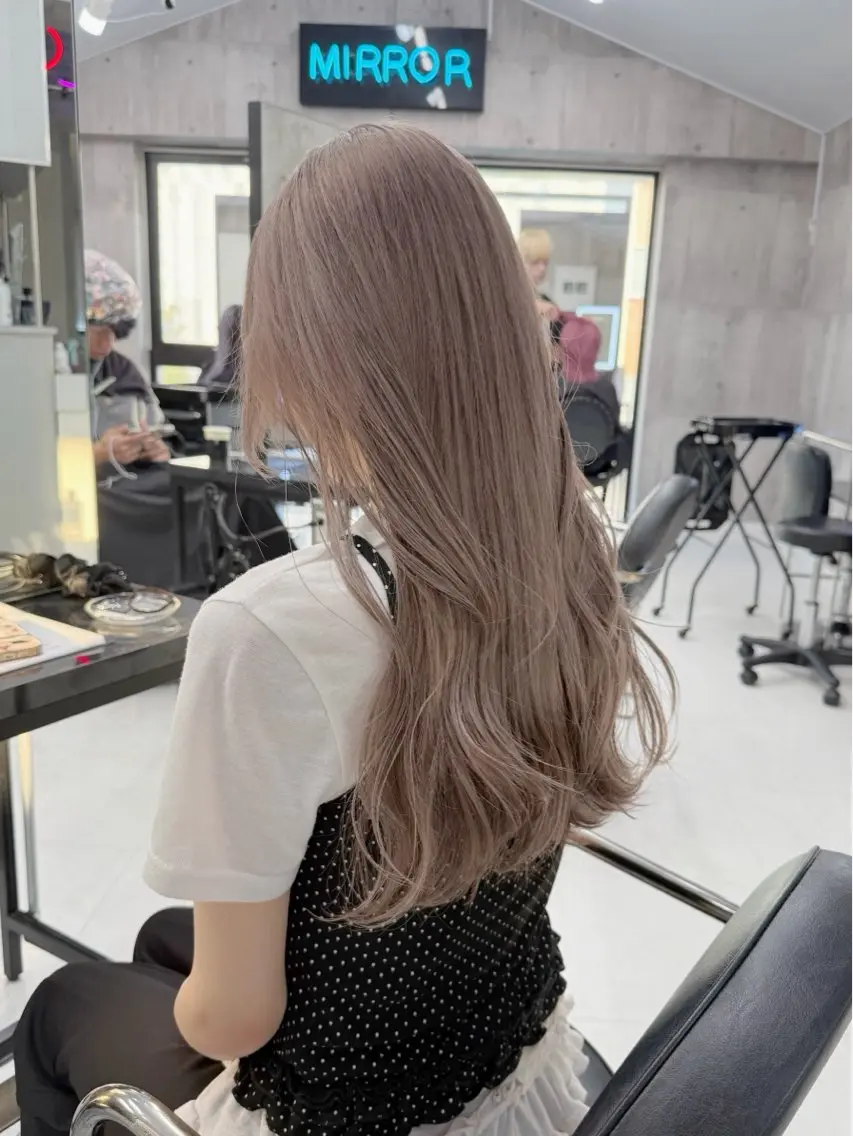 セミロング カラー ヘアアレンジ ベージュカラー ミルクティーベージュ ヘアカラー トリートメント ヘアセット 🌷FUKA🌷 まろやかハイトーンのヘアスタイル