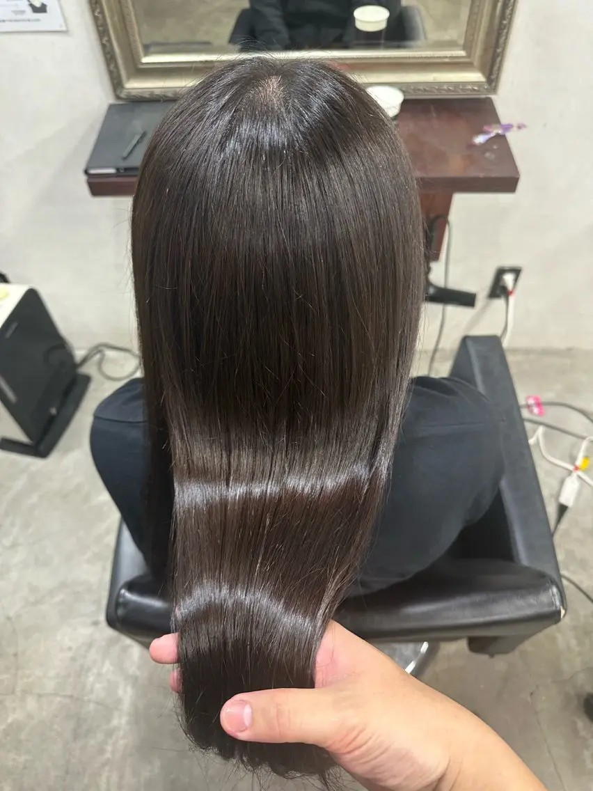 ロング カット ヘアカラー 秋山 浩太のヘアスタイル