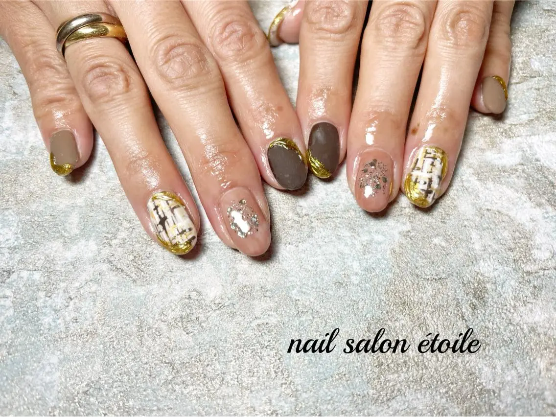 ネイル アートネイル ブラウン ジェルネイル ゴールド マットネイル ハンドネイル nail salon étoileのネイルデザイン