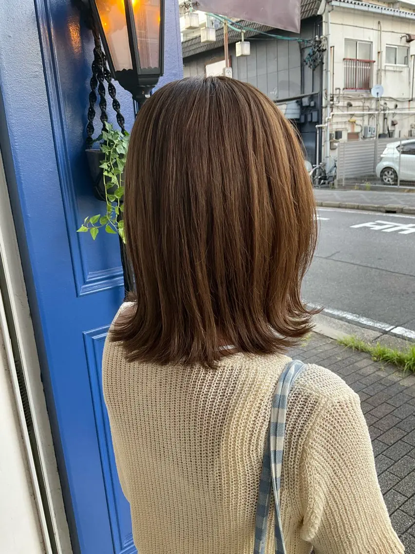 ミディアム カラー ベージュカラー 顔まわりレイヤー レイヤーカット 立和名 泉のヘアスタイル