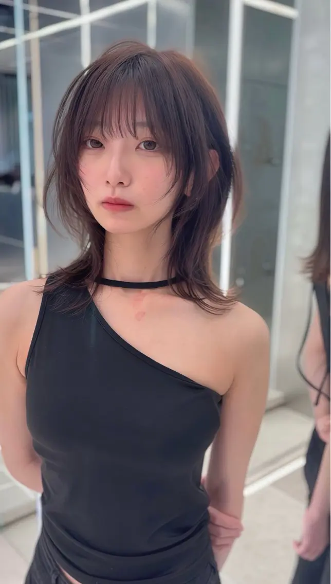 セミロング カラー レイヤーカット 外ハネヘア 中江 翔のヘアスタイル