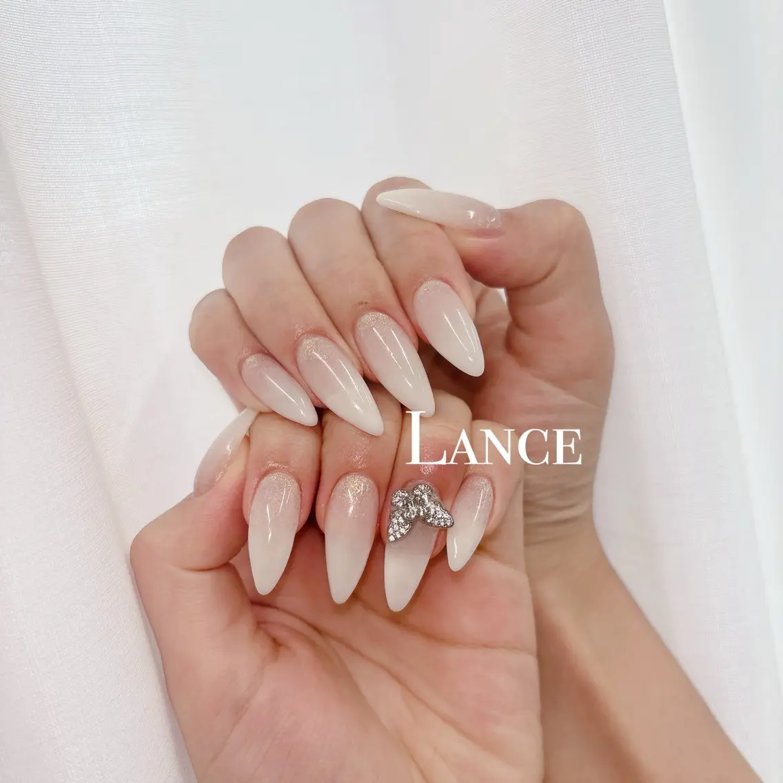 ネイル オーロラネイル フットネイル 氷ネイル・うるうるネイル キラキラネイル 韓国ネイル ハンドネイル Lance nailのネイルデザイン