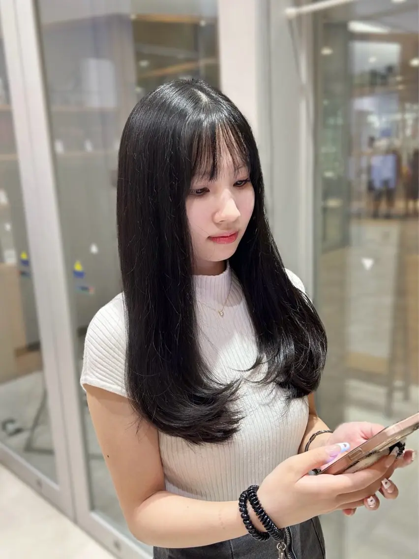 ロング カット 透明感カラー🎀♡ リナのヘアスタイル