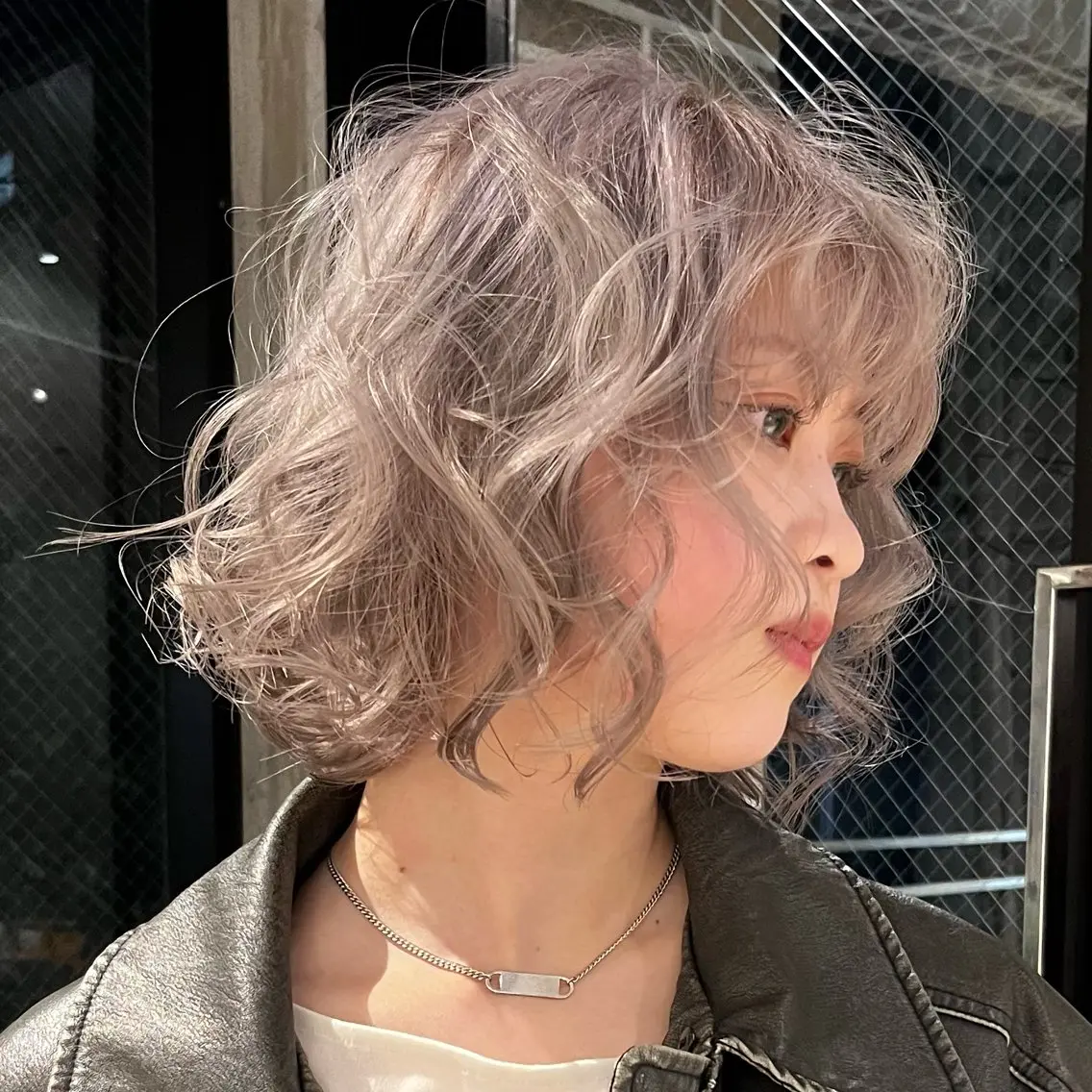 カラー ヘアカラー ウルフ/レイヤー/ ブリーチカラーのヘアスタイル