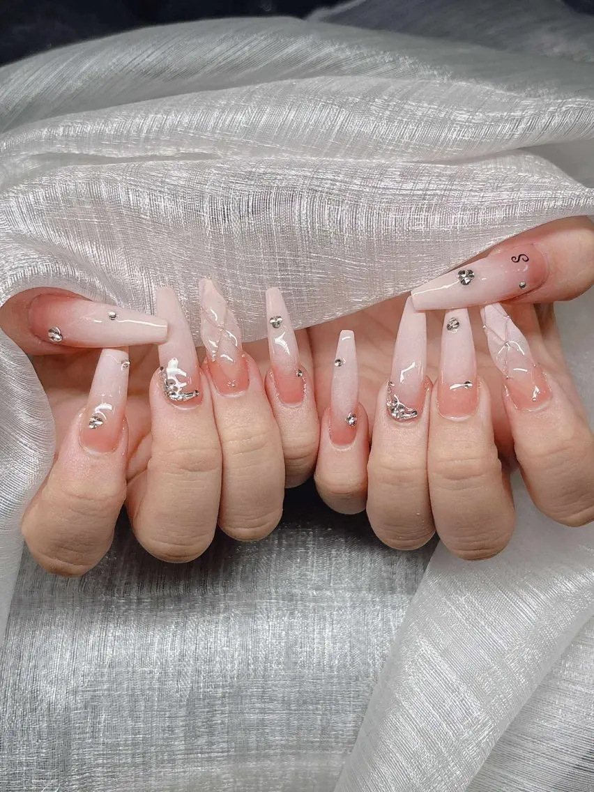 ネイル 長さ出し グラデーション 卒業式 キラキラネイル マグネットネイル ハンドネイル Lee Nailsのネイルデザイン