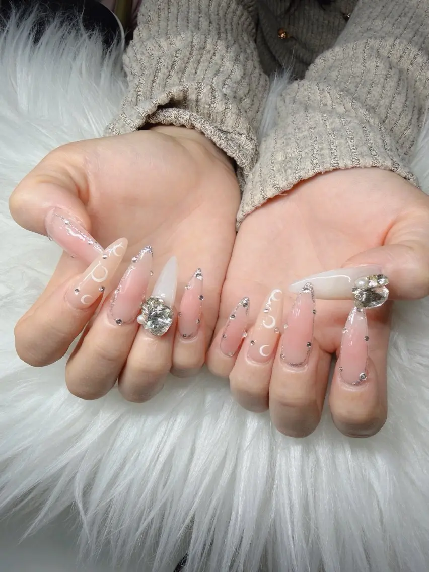 ネイル 長さ出し グラデーション 卒業式 キラキラネイル マグネットネイル Lee Nailsのネイルデザイン