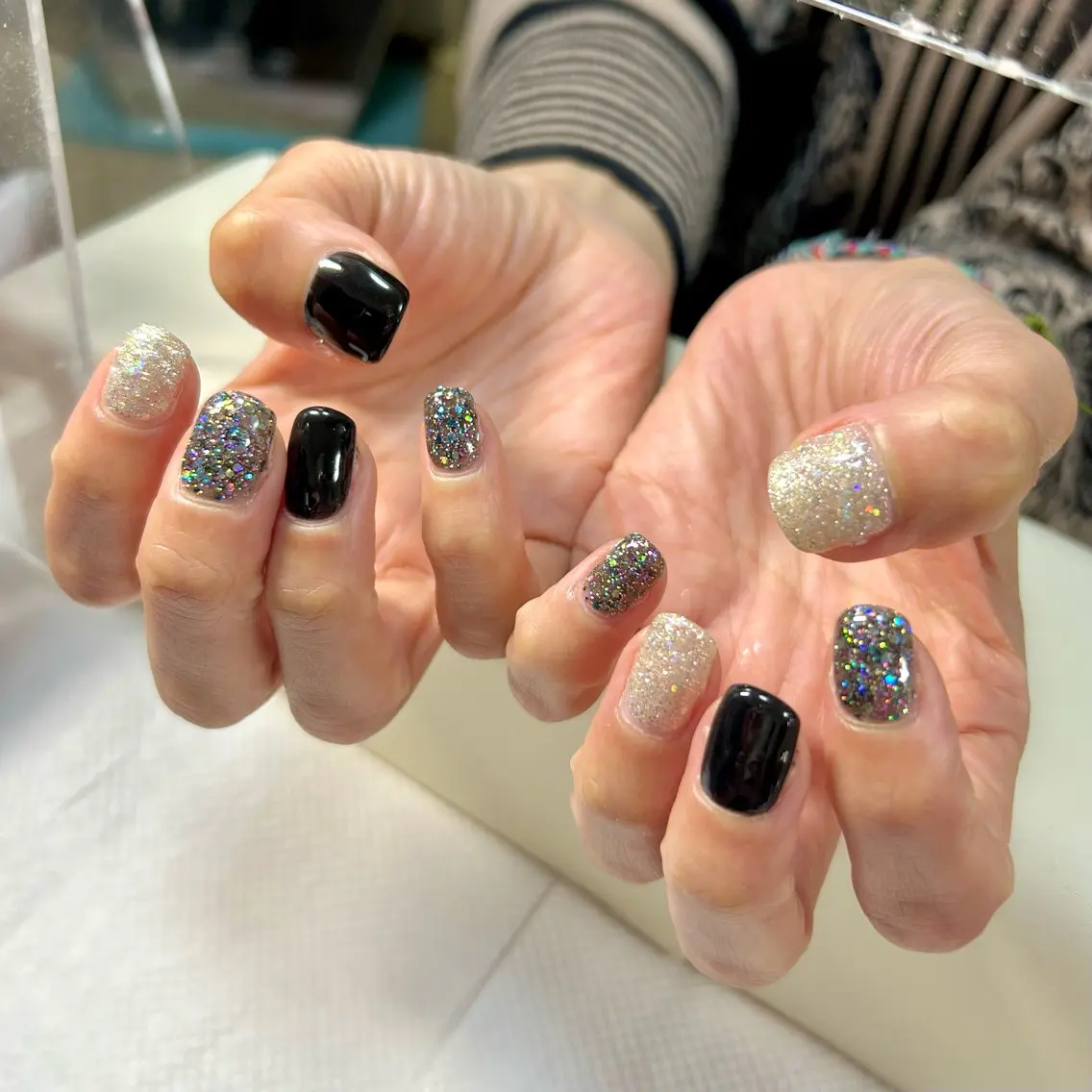 ネイル キラキラネイル シンプルネイル ホワイト ハンドネイル salon *meehoのネイルデザイン