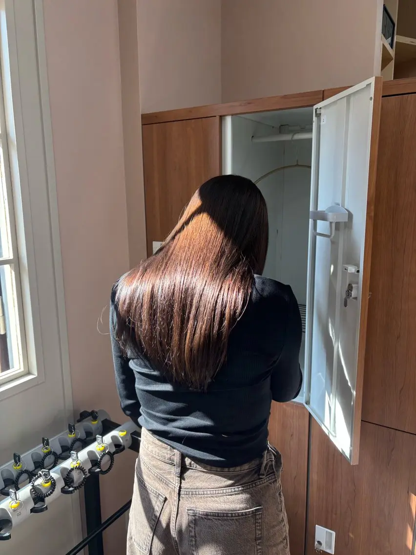 カラー ROCCOeast AKARIのヘアスタイル