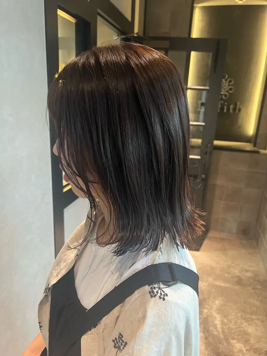 ミディアム ボブ 外ハネヘア 安岡 稜太のヘアスタイル