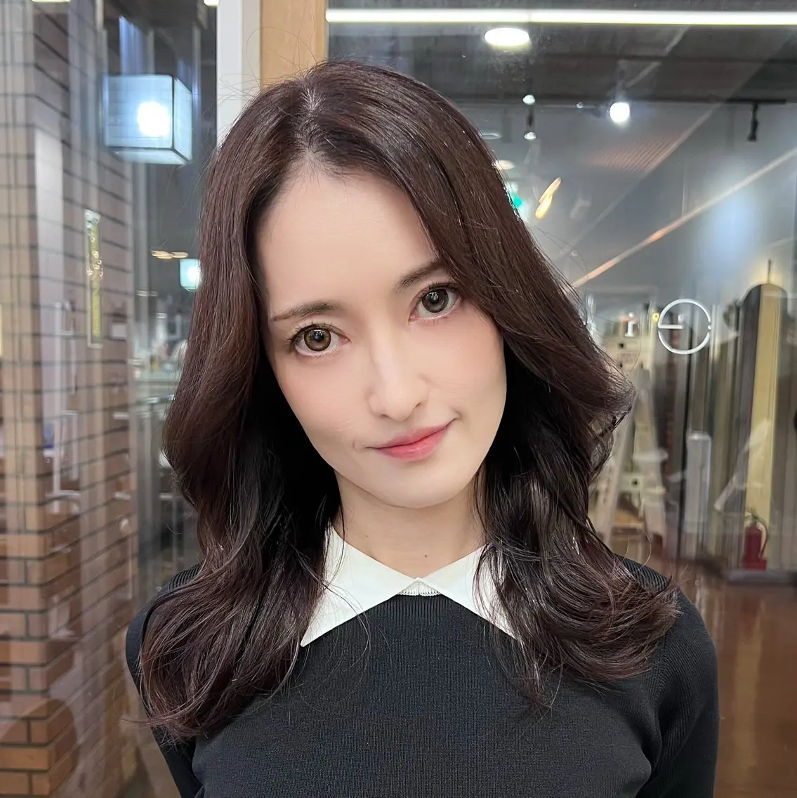ロング カラー パーマ ベージュカラー 黒髪 ブルーカラー ブルーブラック ブラウンカラー カット ヘアカラー 縮毛矯正 トリートメント akira｜ 透明感ベージュ｜梅田のヘアスタイル