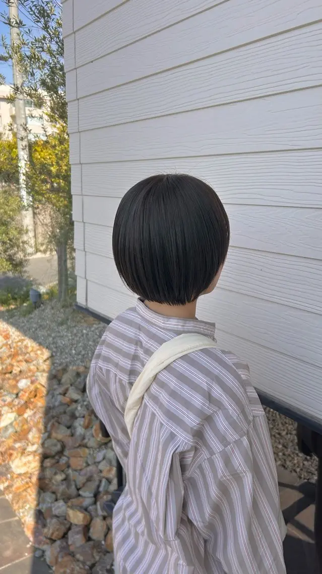 ショート ボブ 伸ばしかけ カット 村松 麻菜のヘアスタイル