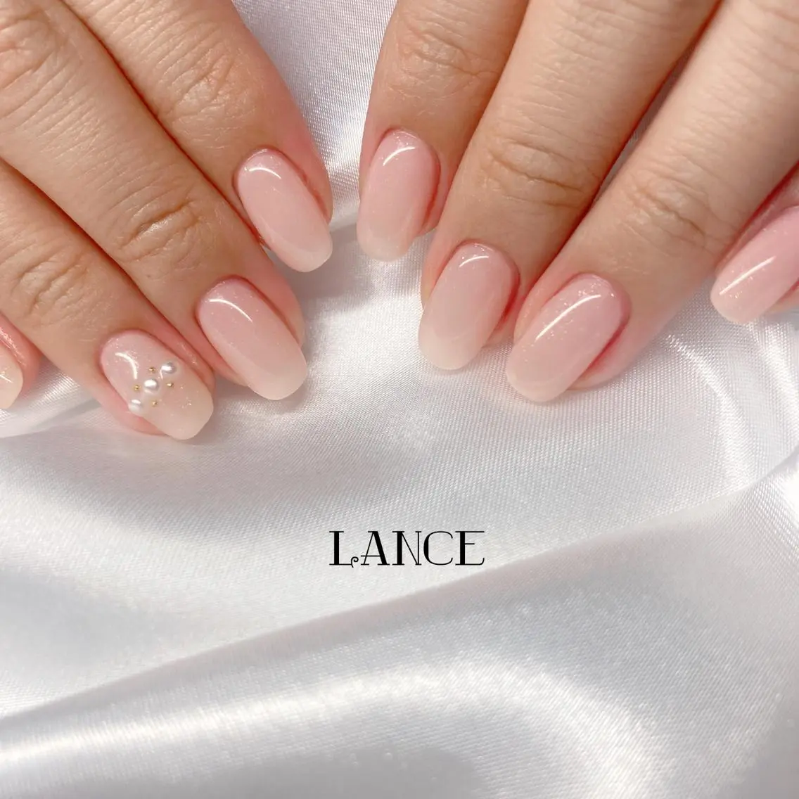 ミディアム ネイル オーロラネイル フットネイル フレンチネイル グラデーション キラキラネイル Lance nailのネイルデザイン