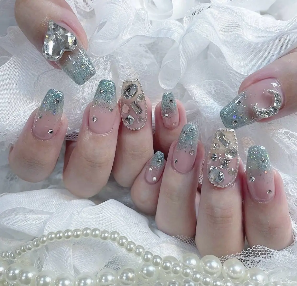 ネイル ジェルネイル 韓国ネイル ラメ(グリッター) ラメグラデーション 持ち込み ハンドネイル fiore nail 🦋のネイルデザイン