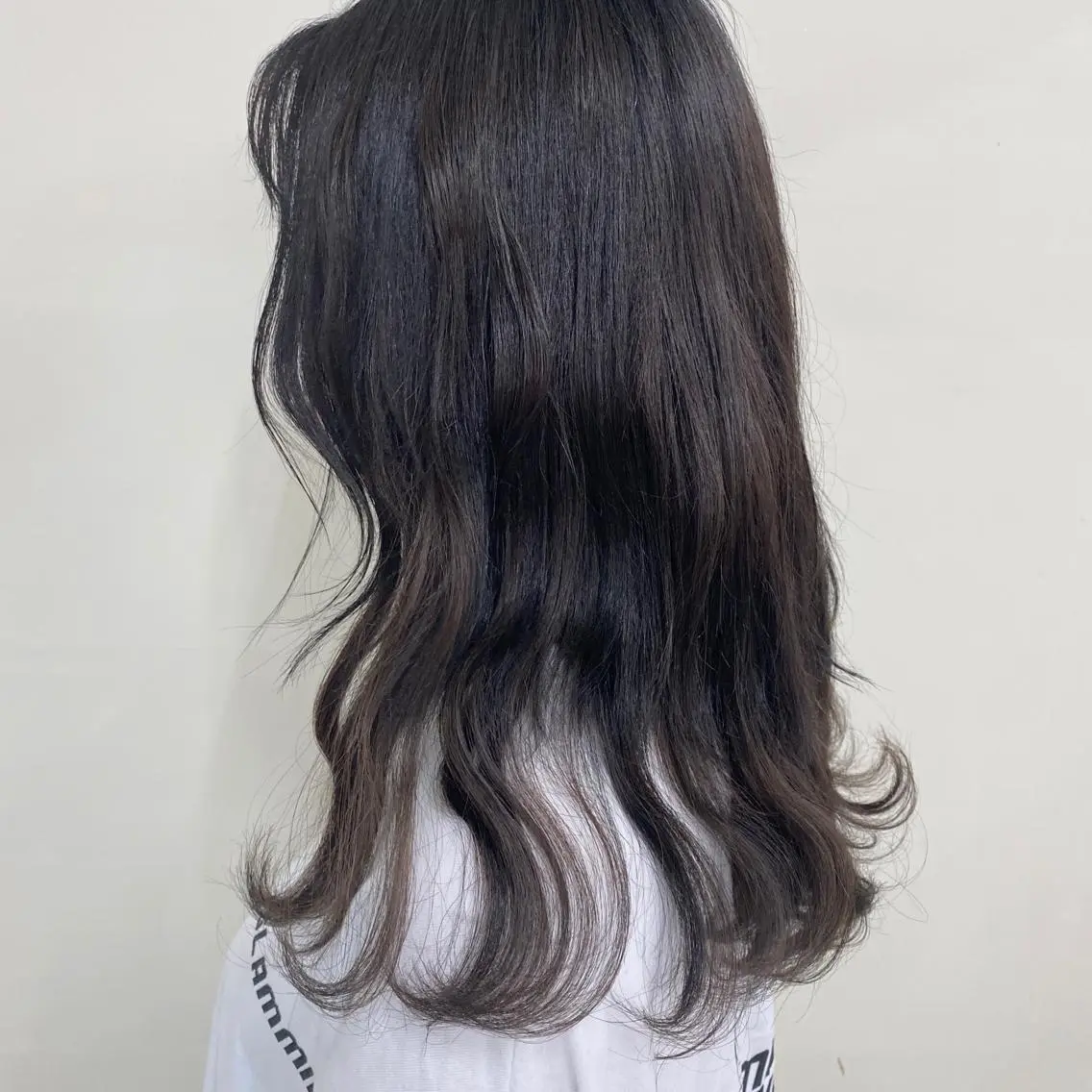 セミロング カラー 黒髪 エクステ エクステ ハイトーン 💭黒崎ハルカのヘアスタイル