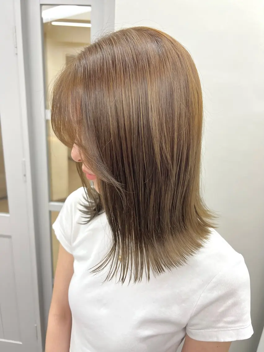 セミロング カラー セミロングパーマ ベージュカラー ブリーチ オリーブベージュ 縮毛矯正 池袋🍭AYAKA/ カラーモデル募集💗のヘアスタイル