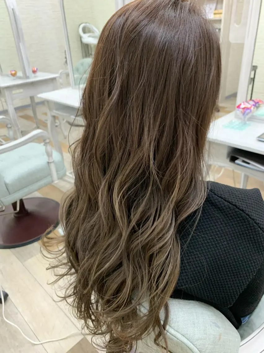グラデーションカラー+トリートメント+コテ巻き💇🏼♀️の写真