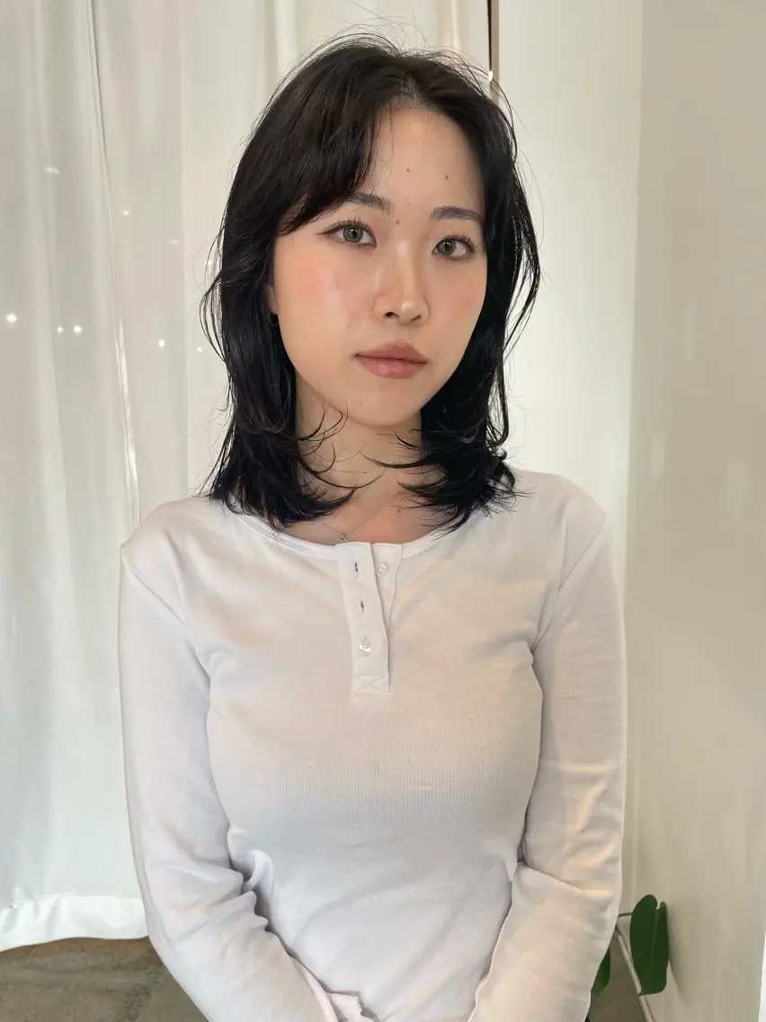 セミロング レイヤーカット カット ヘアカラー 熊崎 葵のヘアスタイル