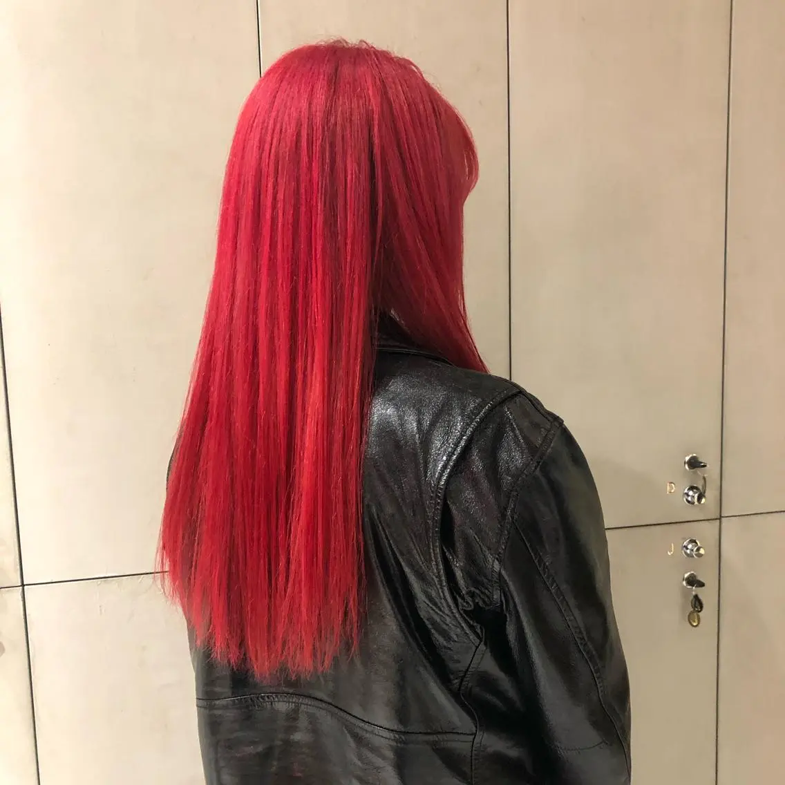 ロング カラー レッドカラー 古屋 花織のヘアスタイル
