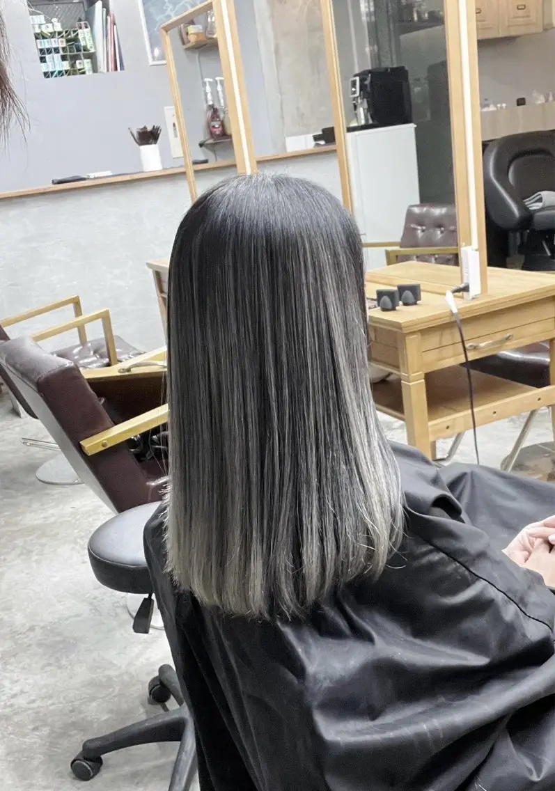セミロング カラー バレイヤージュ レイヤーカット 指名数No.1 /NAOYAのヘアスタイル