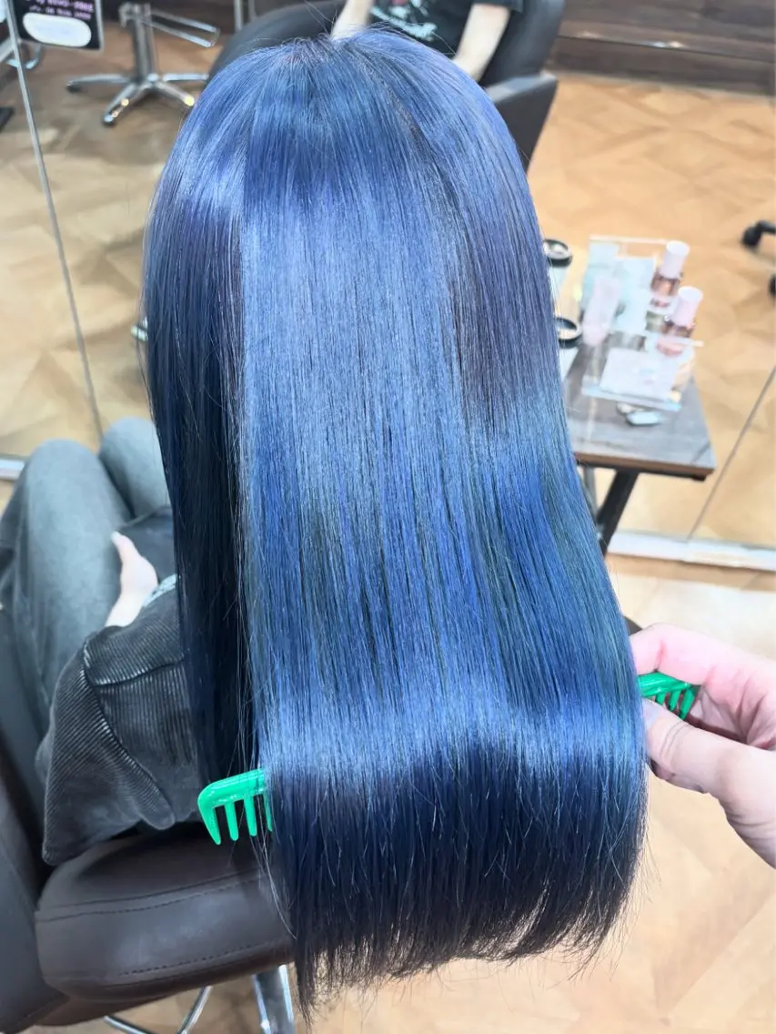 カラー 透明感ブラウン｜ レイヤー｜小寺 葵のヘアスタイル