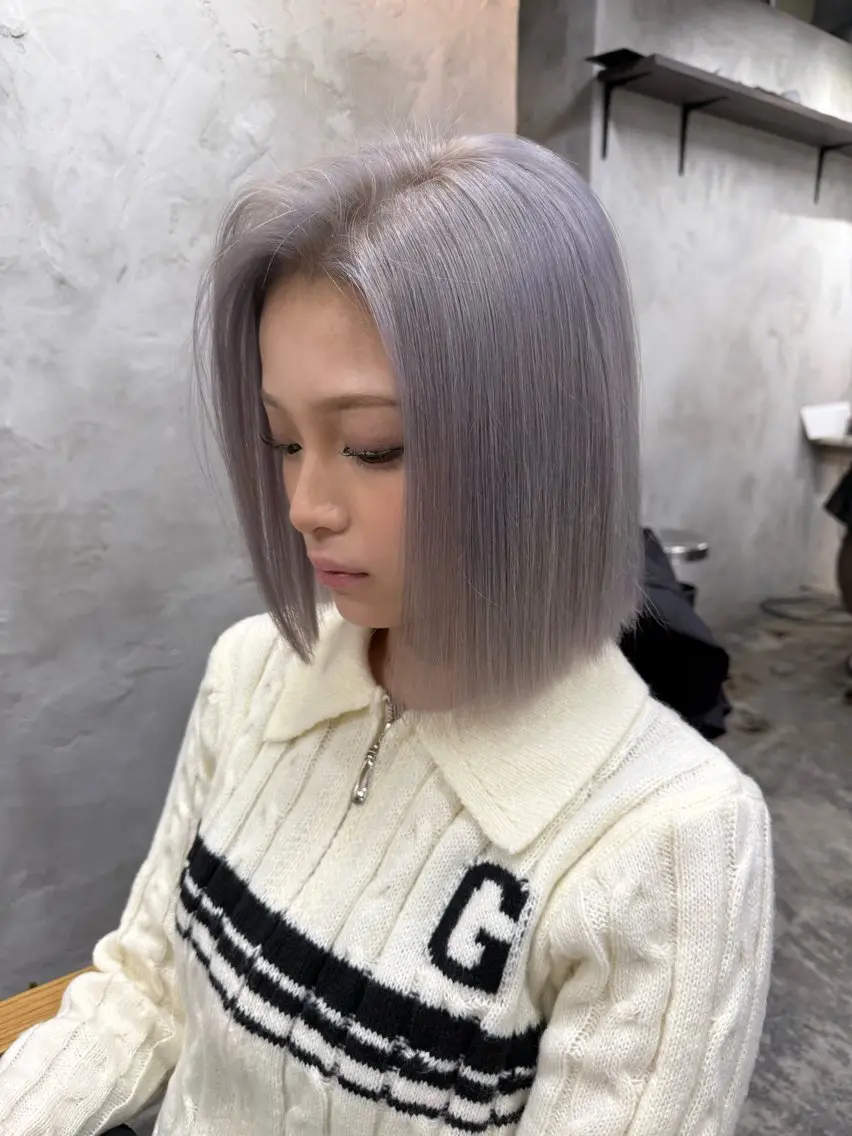 〚❄️シルバーハイトーンにしたい方❄️〛カット+ブリーチカラー+Oggiottoトリートメントの写真