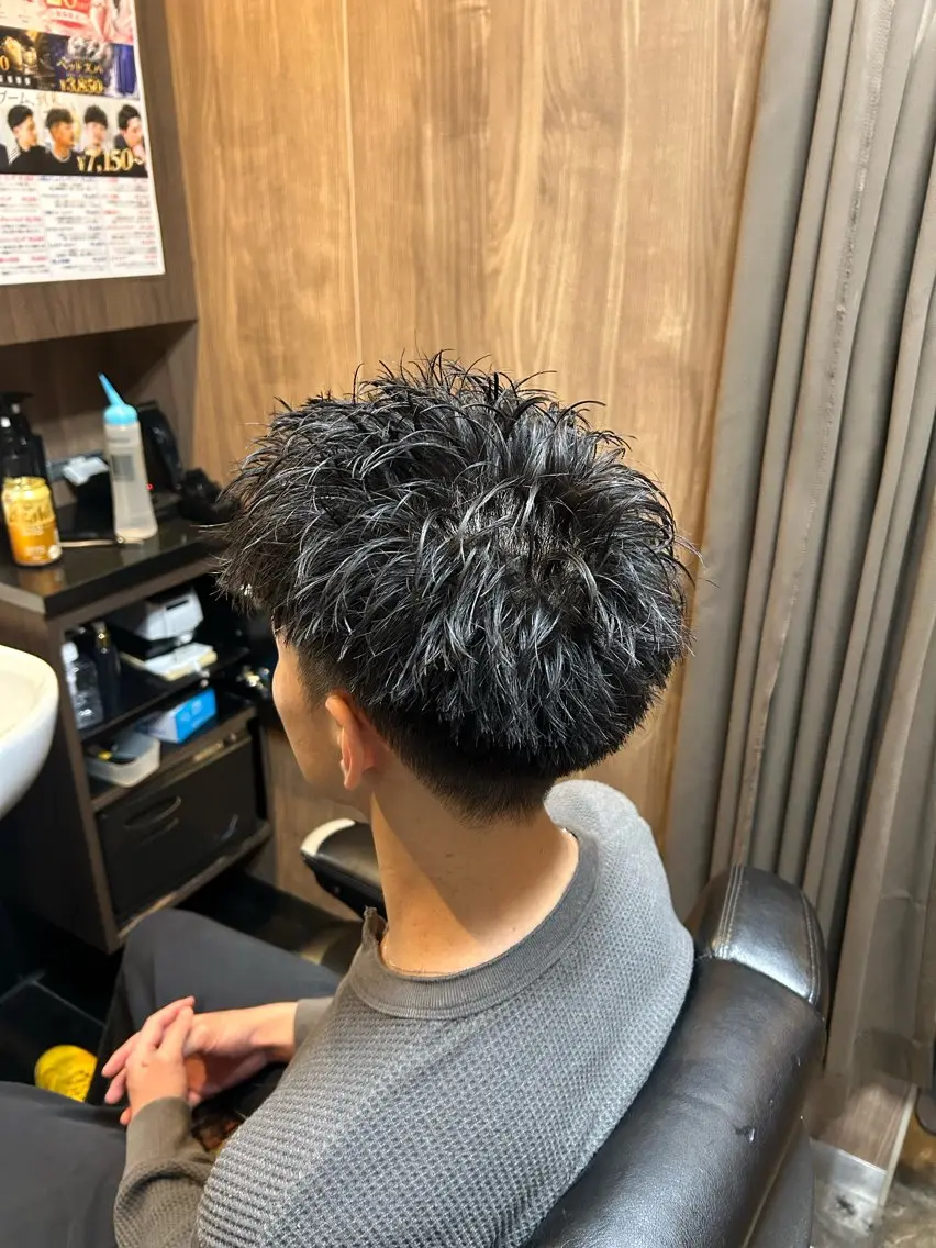 ショート メンズ アップバング 刈り上げ 佐藤 賢楽のヘアスタイル