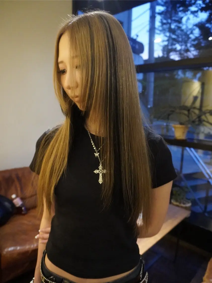ロング ヘアカラー 愛瑠奈 erunaのヘアスタイル