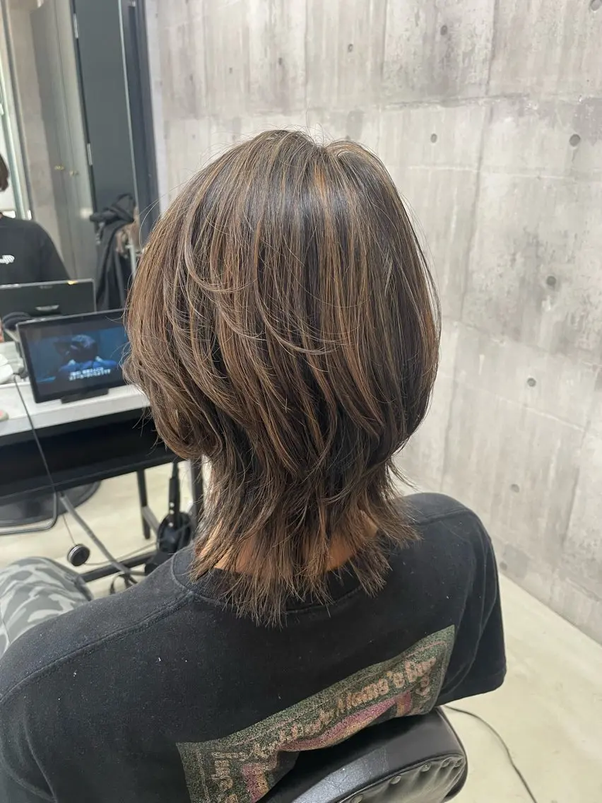 ミディアム カラー メンズ メンズハイライト メンズウルフカット ハイライトカラー ハイライト ウルフカット ヘアカラー LUXBE LUCE ひなののヘアスタイル