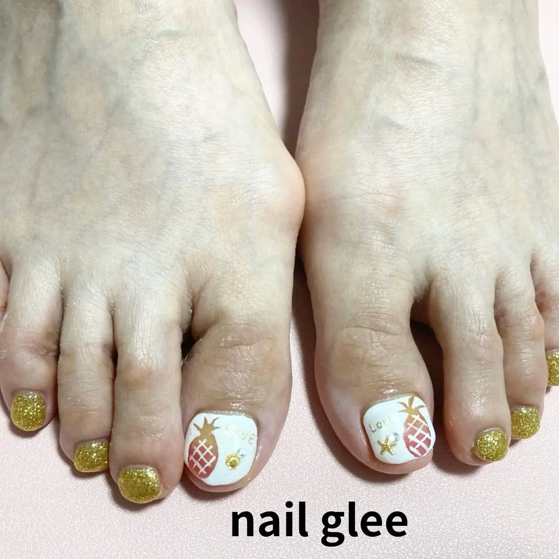 ショート フットネイル RISA nail gleeのネイルデザイン