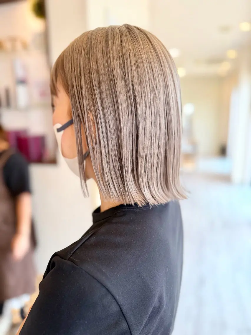 ショート カラー ブリーチ 外ハネヘア 宇治／美容師 Eclat/合場🍎のヘアスタイル