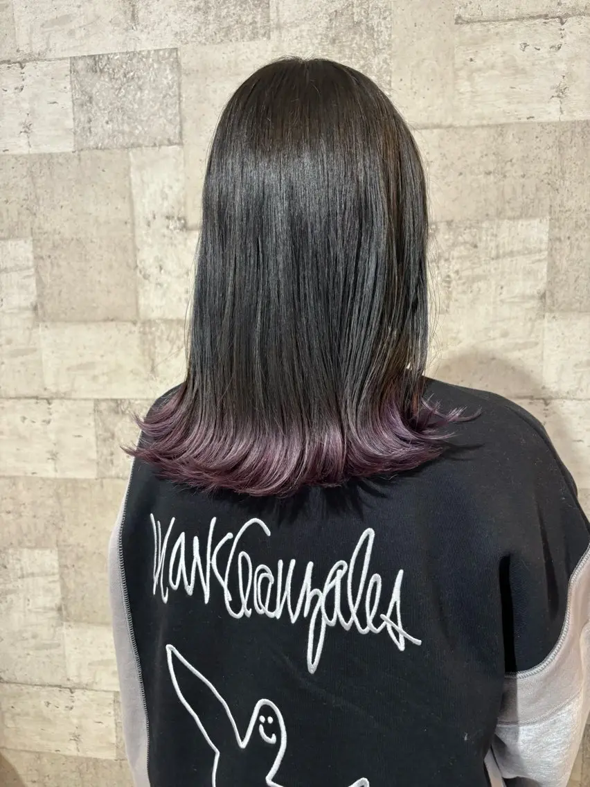 ミディアム パープルカラー ヘアカラー 菅野 凪紗のヘアスタイル