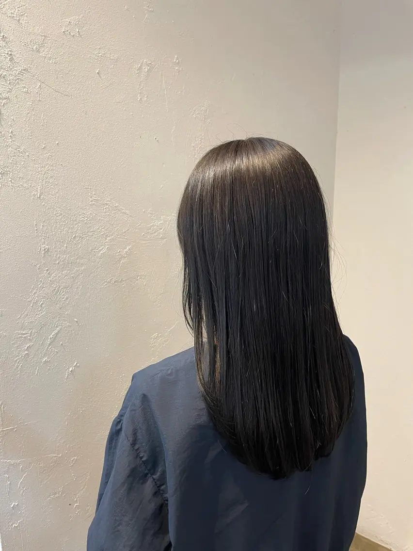 ロング カラー グレージュ オリーブグレージュ オリーブグレー mina / 透明感ベージュカラーのヘアスタイル