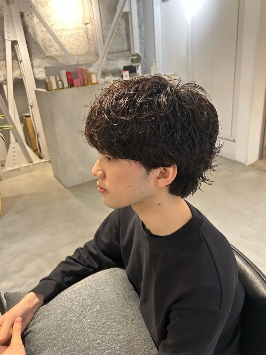 ショート パーマ メンズ ビジネス センターパート フェードカット フェザーパーマ メンズ韓国風 カット パーマ メンズ清潔感のプロ 💈メンズパーマ藤田のヘアスタイル