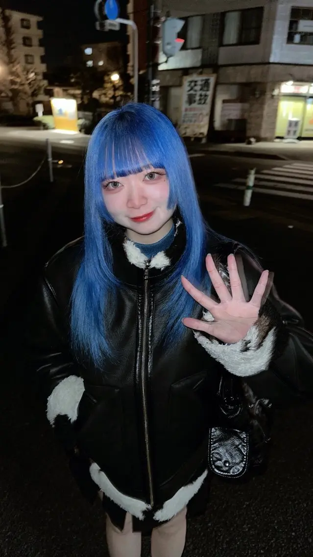 ロング カラー ブルーカラー ブリーチ🩵レイヤー Maho🐻‍❄️のヘアスタイル